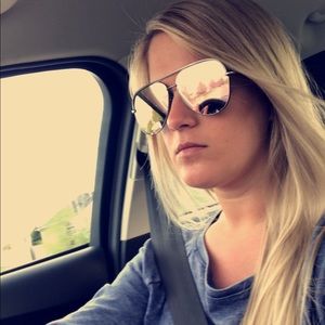 Meet your Posher, Demi